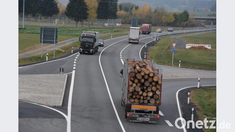 Seit Freitagvormittag rollt auf der Umgehungsstraße bei Mitterteich wieder der Verkehr. Bild: jr