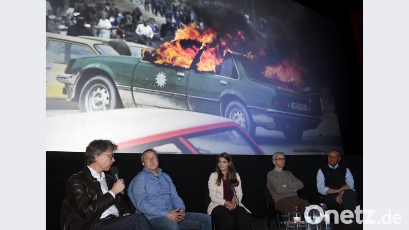 Politik im Kino: Erst wird der Film &quot;Wackersdorf&quot; gezeigt, dann diskutiert. Von links: Ingo Fliess, Walter Dürr, Moderatorin Eva Gröninger, Wolfgang Nowak und Hans Schuierer. Bild: Petra Hartl