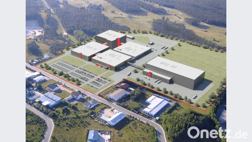 Mit 26 Metern überragt der vierte Bauabschnitt (oben,Mitte) des Warenverteilzentrums die Nachbargebäude in Weiden-West deutlich. Bild: Witt-Gruppe