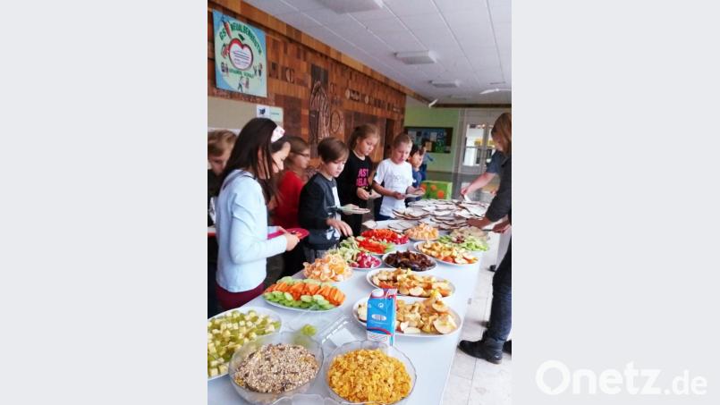 Fit und gesund an der Grundschule Neualbenreuth: Bei einem Aktionstag gibt es auch ein besonderes Frühstücksbüfett. Bild: exb