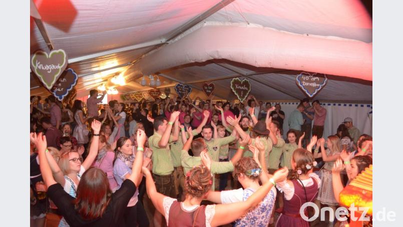 Stimmung pur im Festzelt. Tausend feierten ausgelassen Kirwa Bild: fz