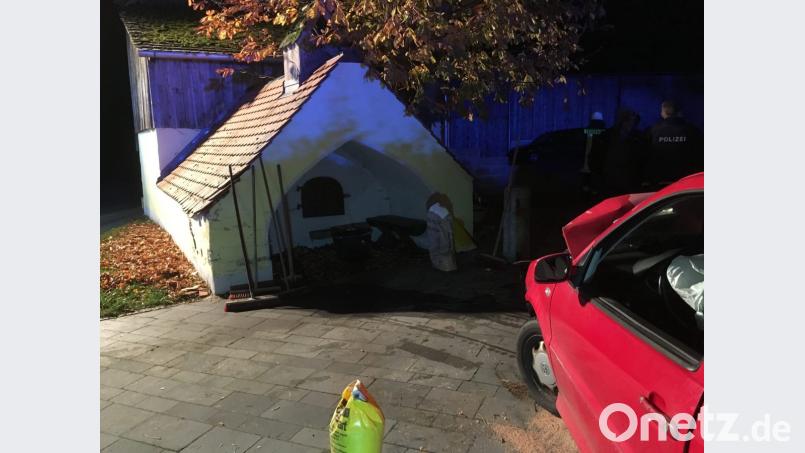 Risse in der linken Wand des Klobenreuther Backofens zeugen von der Wucht des Anpralls. Bild: beg