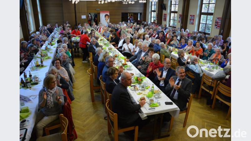 Voll besetzt präsentiert sich der große Saal des Josefsheims. Bild: jr