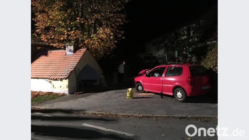 Risse in der linken Wand des Klobenreuther Backofens zeugen von der Wucht des Anpralls. Bild: beg