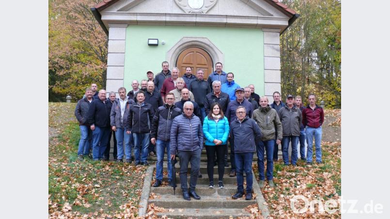 Eine Besichtigung des Druckwerks in der Schützenstraße rundet den Besuch der Wasserwarte und Wassermeister in Waldsassen ab. Mit dabei sind (vorne von links) Tobias Tippmann, Jochen Wehera, Gerhard Daubner, Nadine Tretter, Jürgen Lober und Max Wiederer. Bild: kgg