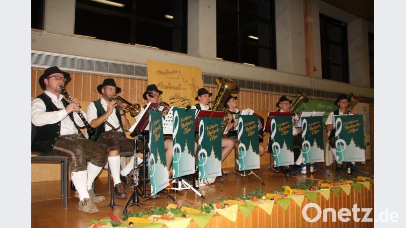 Die Vöichtacher Rucksackmusikanten erwiesen sich einmal mehr als die perfekten Musiker für die Volkstänzer. Bild: frd