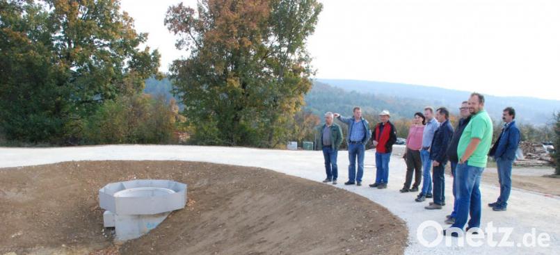 Das Wasserrückhaltebecken im Baugebiet Aschach-Ost wird auch Abwässer aus der nahen Umgebung aufnehmen und somit die Ortschaft bei starkem Regen entlasten. Bild: sche