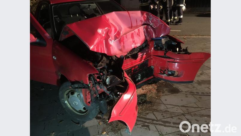Der Polo, in dem die beiden 18-Jährigen von der Party weggefahren sind, hat nur noch Schrottwert. Bild: beg