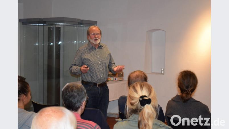 Auf großes Interesse stieß ein Vortrag des Kreisheimatpfleger für Archäologie, Kurt Engelhardt, der die Besiedelung der Unterstadt zum Thema hatte. Bild: bnr