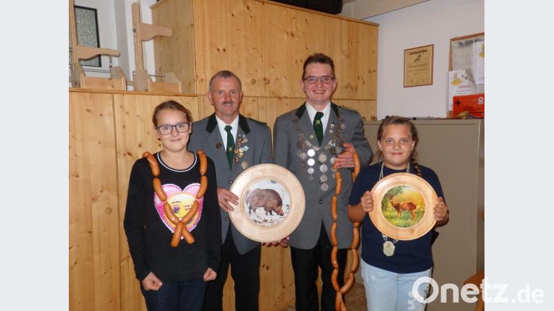 Schützenproklamation: Im Bild von links Sandra Beinrucker, Schützenmeister Josef Schedl, Alois Seitz und Tanisha Zölch. Bild: exb