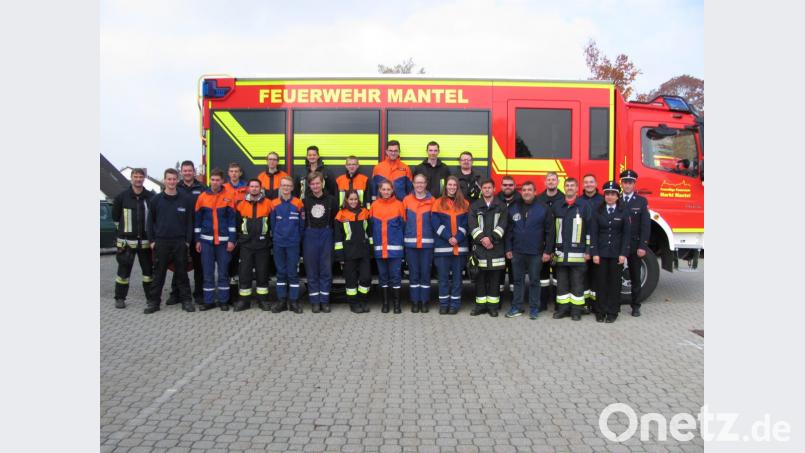 Aus vielen verschiedenen Feuerwehren kamen die Teilnehmer diesmal nach Mantel, um einen weiteren Teil ihrer Ausbildung zu absolvieren. Bild: sei