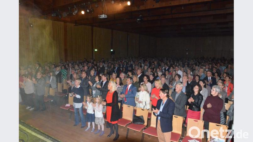 Die Besucher feiern die Band mit Ovationen. Bild: Benkhardt