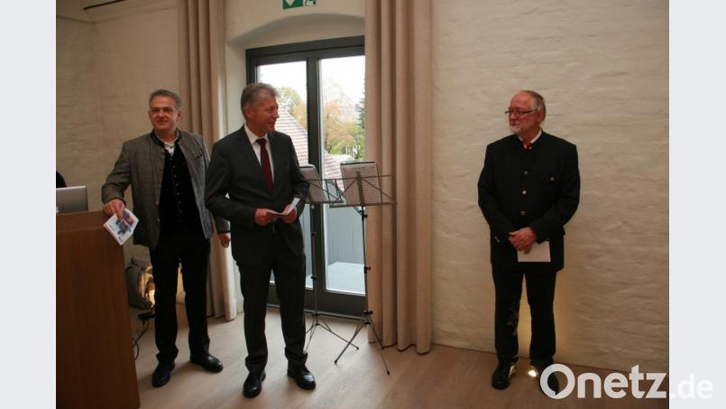 Zum Geburtstag gratulieren auch Roland Grillmeier und Lothar Müller (von links). Bild: wro