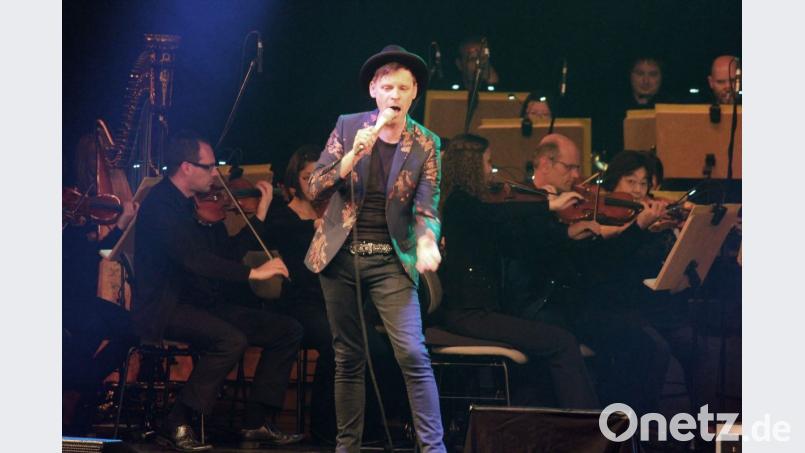 Markus Engelstaedter und die Nürnberger Symphoniker begeisterten am Sonntag mit "Heroes" in der Max-Reger-Halle. Bild: stg