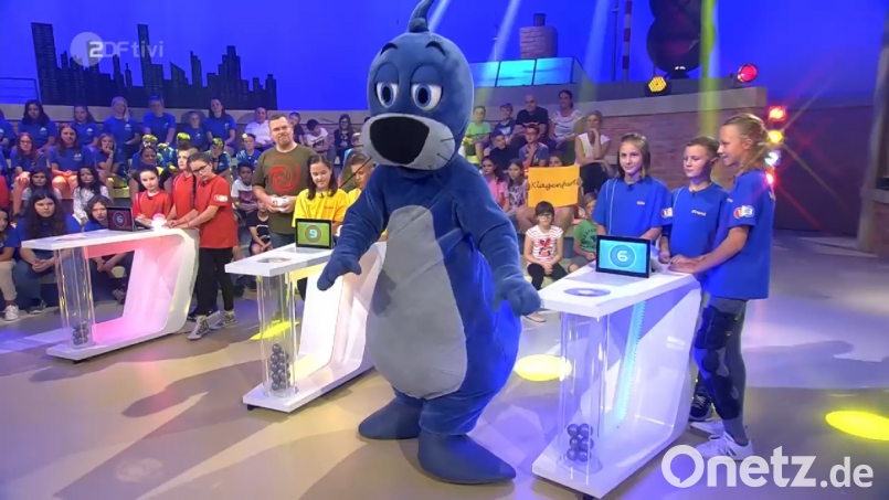 Piet Flosse ist der große Star bei den Kandidaten und Zuschauern. Ella Kohl, Franz Uhlmann und Vanessa Bergmann im den blauen Shirts (von links nach rechts) erreichen den zweiten Platz. Bild: dob