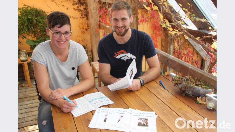 Auch junge Leute – wie hier im Bild Johanna und Benedikt Wenisch – soll der Fragebogen des „Konnersreuther Rings“ ansprechen. Bild: kro