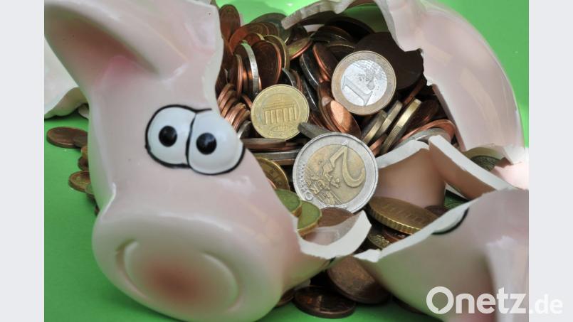 So ein Sparschwein will auch mal geschlachtet werden, um sich kleine Wünsche zu erfüllen. Bild: Peter Kneffel/dpa