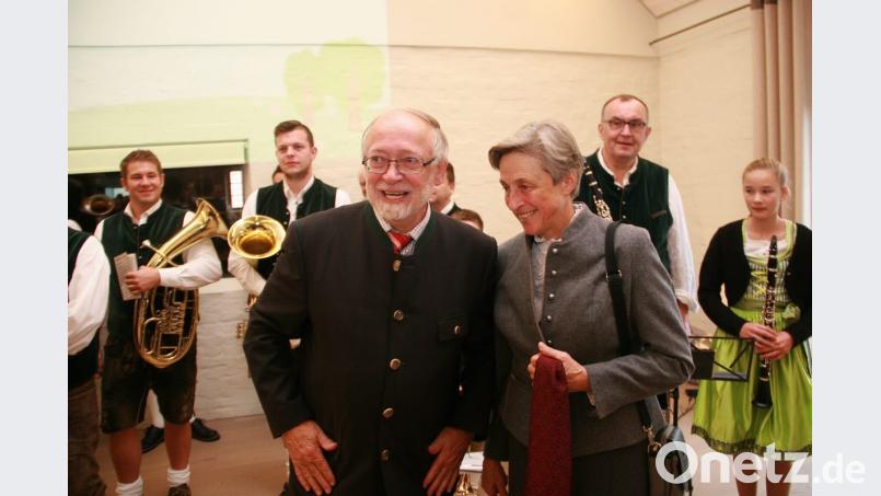 Jubilar Herbert Bauer mit seiner Ehefrau Hedwig. Bild: wro