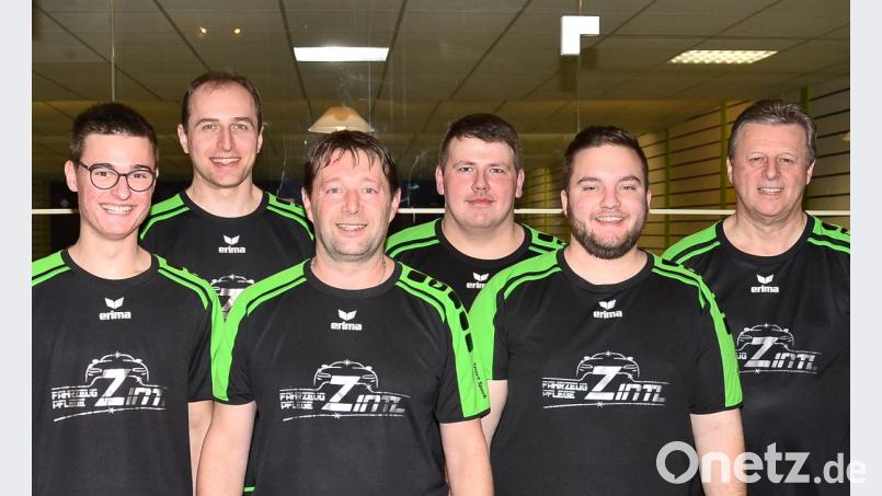 Nach dem Aufstieg in die Bezirksoberliga glücken (von links) Felix Uschold, Thomas Wild, Franz Strobl junior, Dominik Hölzel. Dominik Zintl und Hugo Wild schon ein neuer Bahnrekord. Bild: fjo