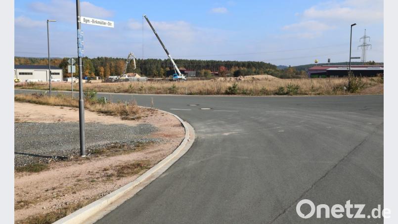 Im Industriegebiet West II laufen die Erschließungsmaßnahmen für weitere Betriebsansiedlungen in südlicher Richtung gegenüber der Ulrich-Hübner-Straße weiter. Bild: Götz