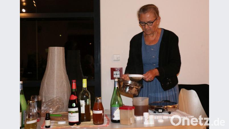 Johanna Eisner trifft mit ihrem Vortrag genau die Erwartungen der Gäste. Ihre Tipps zur Abwehr von Erkältungen stoßen auf großes Interesse. Bild: rpp