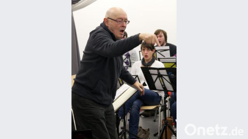 Karl Heinz Malzer bei einer Chorprobe Bild: Malzer, Karl Heinz