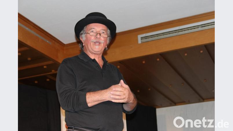 Hermann Meiller und sein Team haben nicht nur die Stücke zusammen gestellt, er führte auch durch das Programm des Abends. Bild: ral