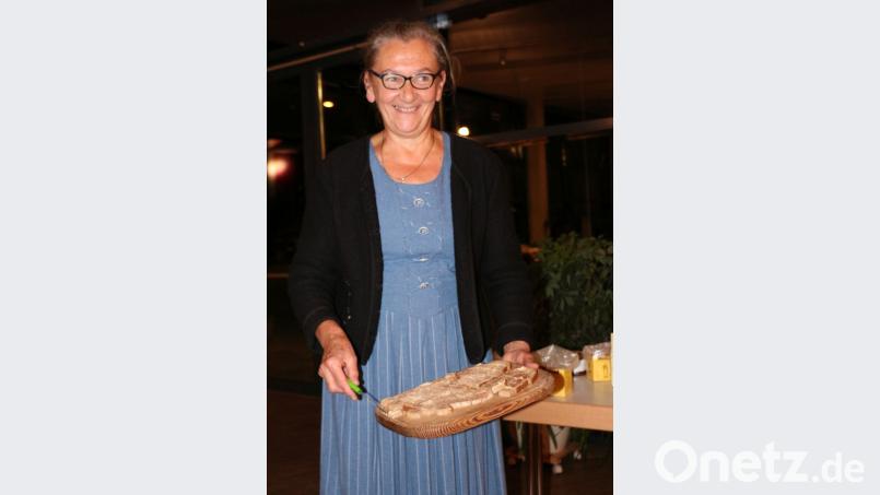 Die Kräuterexpertin hatte zahlreiche Kostproben im Angebot. Bild: rpp