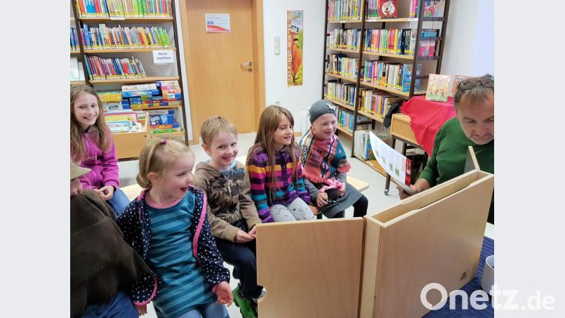 Die jüngsten Gäste unterhielt Ferdinand Holler. Bild: bjo