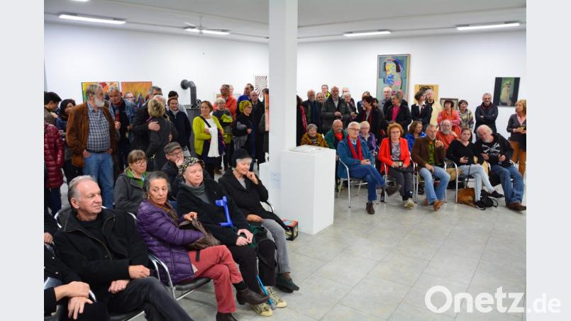 Viele Besucher kamen zur Ausstellungseröffnung. Bild: kge