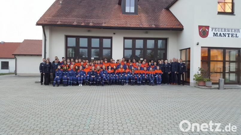 Aus zehn Feuerwehren legte der Nachwuchs in Mantel den Wissenstest in vier verschiedenen Stufen ab. Bild: sei