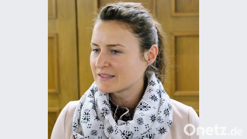 Für ein Aktionsnetz zur Gestaltung neuer Blühflächen in den Gemeinden wirbt Projektleiterin Daniela Franz vom Landratsamt. Bild: do