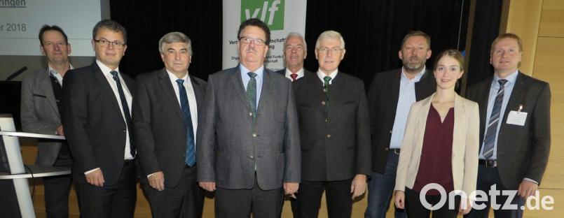 Sie sprachen beim „Milchviehtag Oberpfalz“ in Neunburg v.W. (von links): Wolfgang Scholz, Martin Birner, Karl Holmeier, Hans-Joachim Fuchtel, Arnold Kimmerl, Georg Mayer, Georg Hammerl, Johanna Pfeiffer und Georg Dietl. Bild: Hirsch