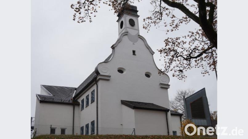 Die evangelische Kirchengemeinde feierte das 50-jährige Bestehen des Kirchenanbaus. Nach dem zweiten Weltkrieg war die Gemeinde stark angewachsen, deshalb wurde die Erweiterung im hinteren Teil der Kirche nötig. Bild: weu