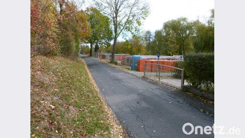 Der Wasser- und Kanalanschluss für zwei neue Einfamilienhäuser bedingt ab 5. November eine Vollsperrung des schmalen Sommerleitenwegs. Bild: rn