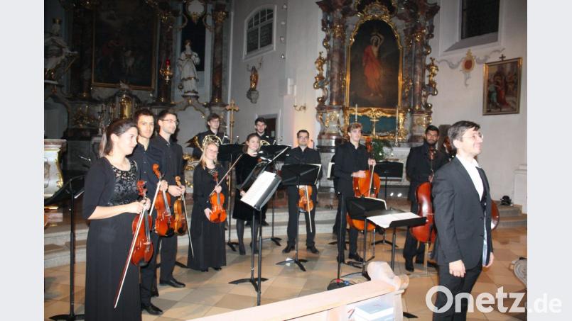 Michael Konstantin, ein gebürtiger Seebarner, dirigierte das junge Ensemble der Münchner Kammerphilharmonie Bild: lg