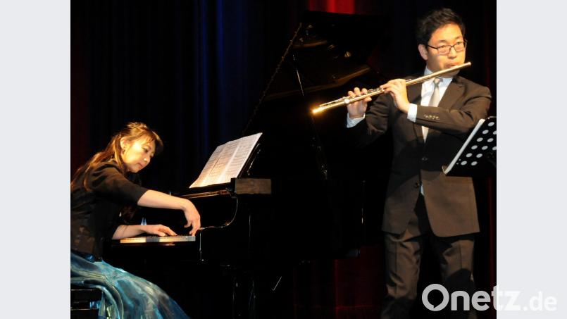 Das Ensemble Lunata, bestehend aus Takako Ono (Klavier, Komposition, Arrangement) und Hironaru Saito (Quer-, Piccolo-, Kontrabassflöte), eröffnet in eindrucksvoller Weise die Capriccio-Reihe im Musikomm. Bild: Stephan Huber