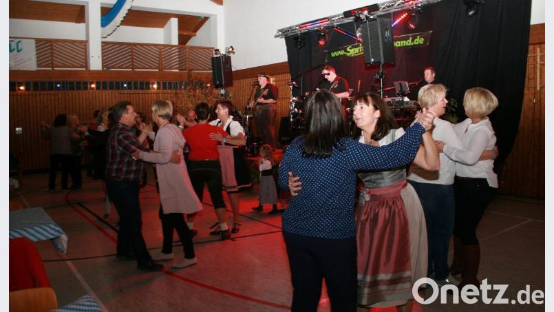 Bis in die Nachtstunden wird fleißig getanzt. Bild: wro