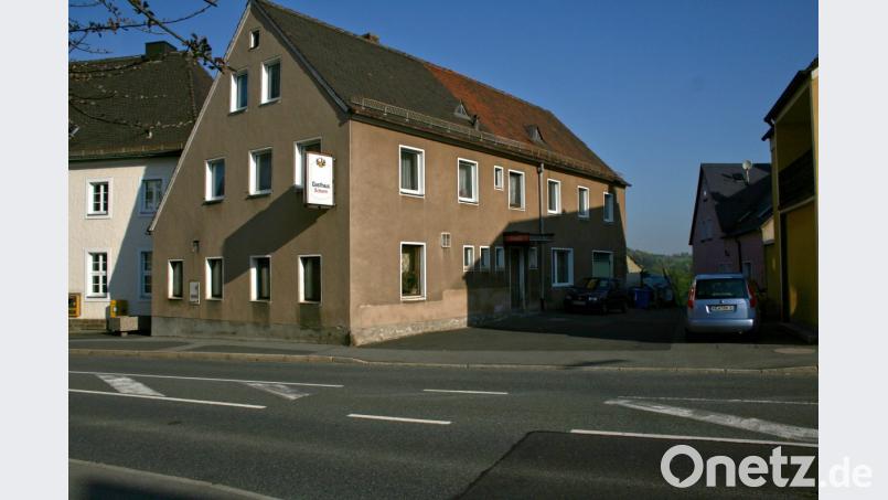 Der Gasthof &quot;Zum Scherm&quot; war in Neustadt eine Institution. Die Mitarbeiter des Landratsamt schätzten das Abo-Mittagessen. Selbst am Heiligen Abend hatten die Scherm-Wirtsleute Hans und Margarete Arnold ein Herz für die Alleinstehenden. Sie hatten ihren Gasthof geöffnet. Bild: prh