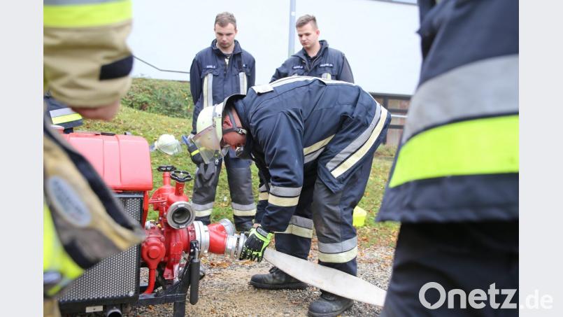 Die Handgriffe eines Maschinisten musste jeder dem Prüfer zeigen. Bild: egl