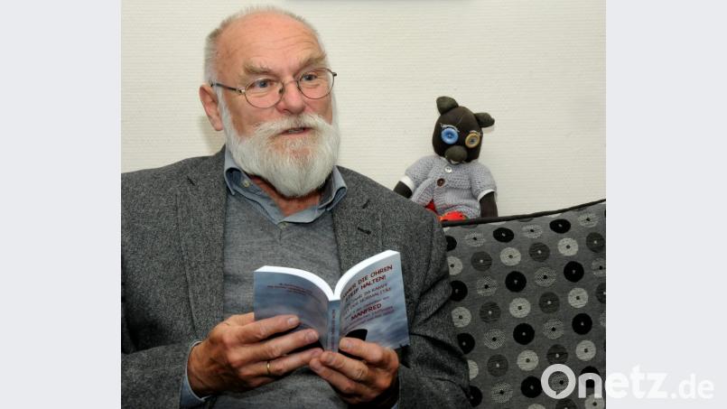 Peter Seidl ist das Alter Ego von Manfred. Kein Wunder, dass der Pädagoge im Ruhestand dessen Werke vorliest. Bild: Stephan Huber