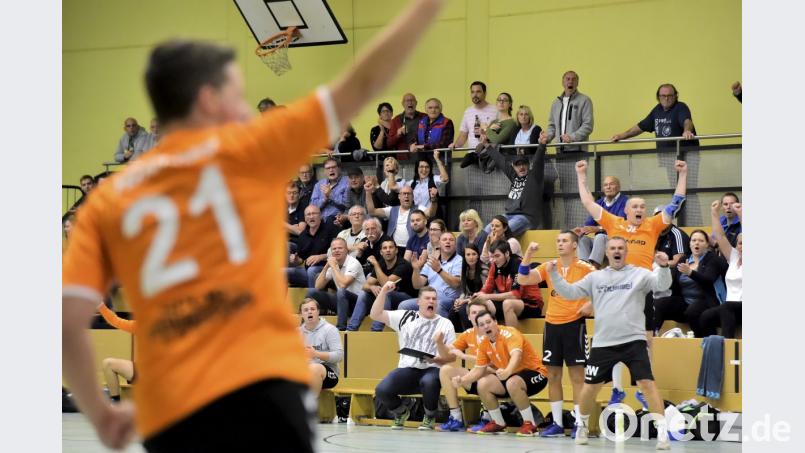 Die GMG-Halle glich in der 2. Halbzeit, als die HG Amberg ihre Gäste aus Buckenhofen teilweise an die Wand spielte, teilweise einem Tollhaus. Jetzt steht das Top-Spiel der Bezirksliga an. Bild: Ziegler