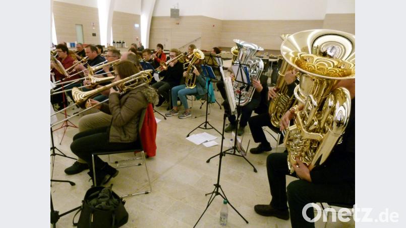 Die vereinigten Posaunenchöre Frankenberg, Neustadt am Kulm und Wirbenz-Kemnath-Immenreuth begleiten die Feier musikalisch. Bild: rn