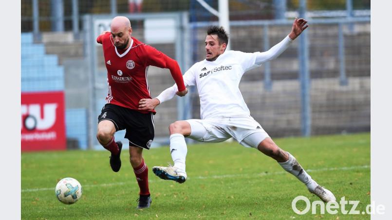 Der „fliegende Werner“: Auf die Treffer von Stürmer Benjamin Werner (rechts) ist die SpVgg SV Weiden beim SV Hutthurm angewiesen. Alles andere als ein Erfolg in Niederbayern wäre ein herbe Enttäuschung. Bild: G. Buettner