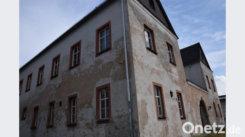 Das Lobkowitz-Schloss soll saniert werden. Die Kirche hat die Verantwortung dafür der Gemeinde zugeschoben. Bild: fla