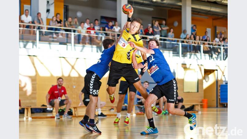 Die Cracks der SG NEN/OVI setzten sich immer wieder gekonnt durch, wie hier Jannik Uschold. Belohnt wurde dies mit zwei Punkten gegen den HC Erlangen. Gegen den Tabellenführer aus Marksteft unterlag das Team im zweiten Spiel. Bild: gud