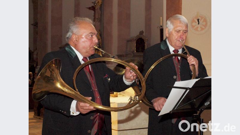Barocke Jagdmusik, wie sie früher an den Höfen in Paris, Wien oder München geblasen wurde, ließen die Oberpfälzer Parforcehornbläser lebendig werden. Bild: sön