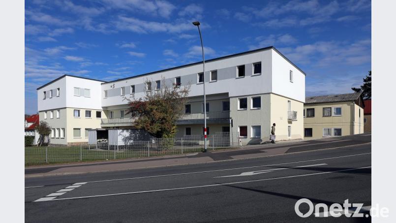 In der Gemeinschaftsunterkunft für Asylbewerber an der Kümmersbrucker Straße leben derzeit 19 Flüchtlinge, die das Anerkennungsverfahren positiv durchlaufen haben und eigentlich ausziehen dürften. Doch es ist nach wie vor schwer in Amberg, für die sogenannte dezentrale Unterbringung auf dem Privatmarkt eine Wohnung zu finden – oder zu bekommen, weil die finanziellen Möglichkeiten der Bewerber von Amtswegen begrenzt sind. Bild: Wolfgang Steinbacher