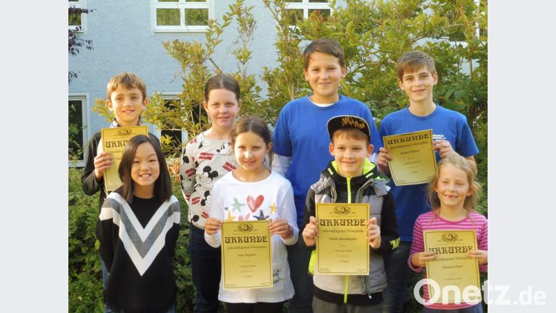 Mit guten Resultaten im Gepäck kehrten die Nachwuchs-Denksportler des Schachklubs vom ersten OSJ-Cup in Tirschenreuth zurück. Bild: sts