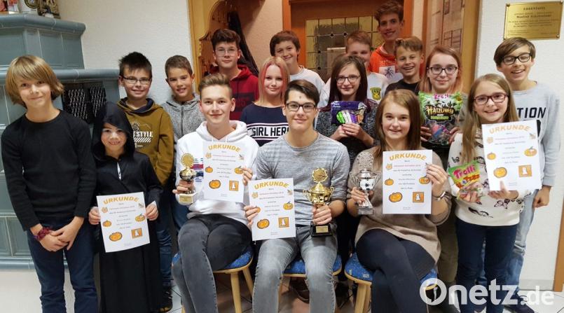 Die erfolgreichen Jungschützen treffen beim Halloweenschießen. Bild: du